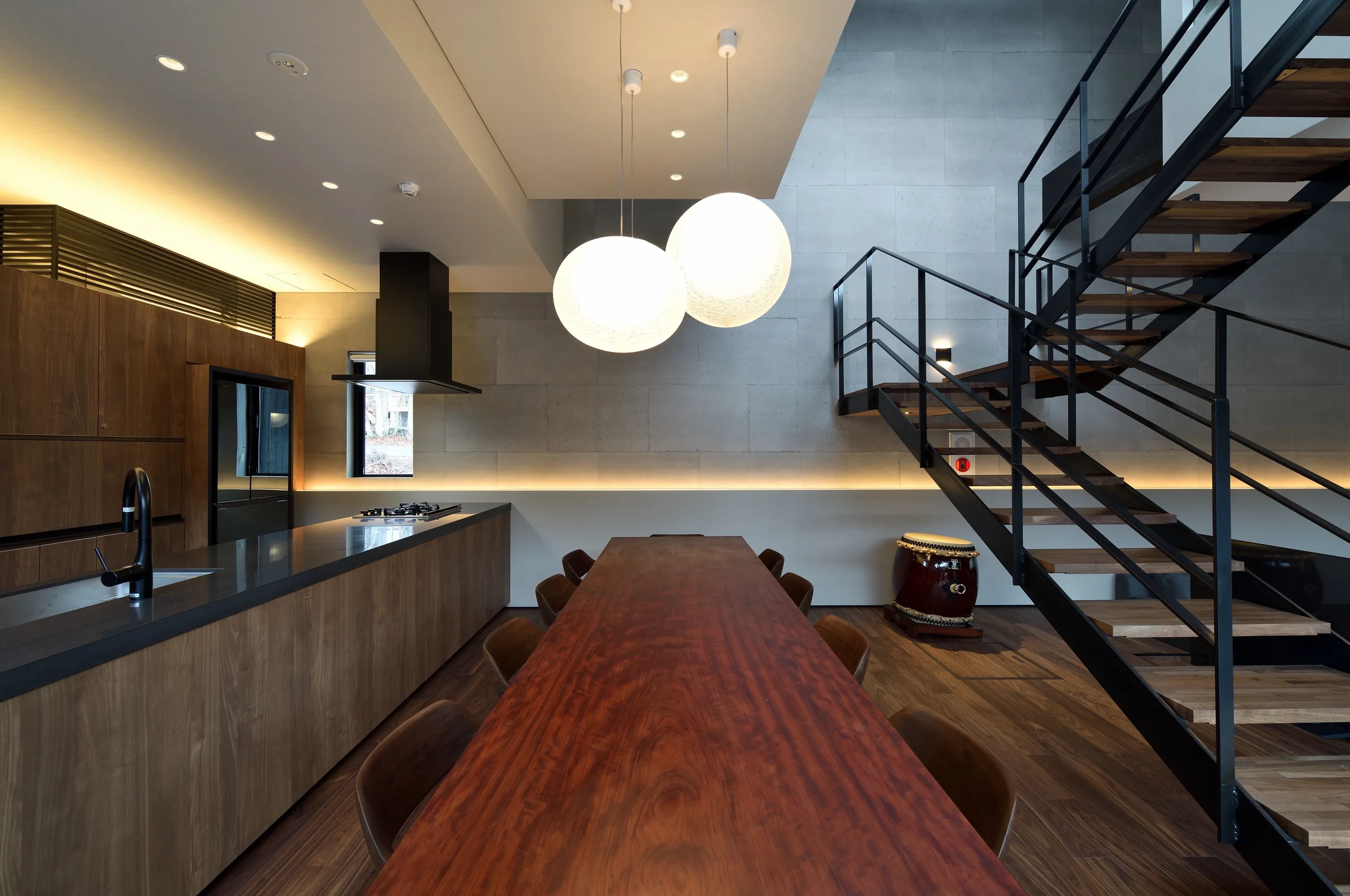 Nivia interior